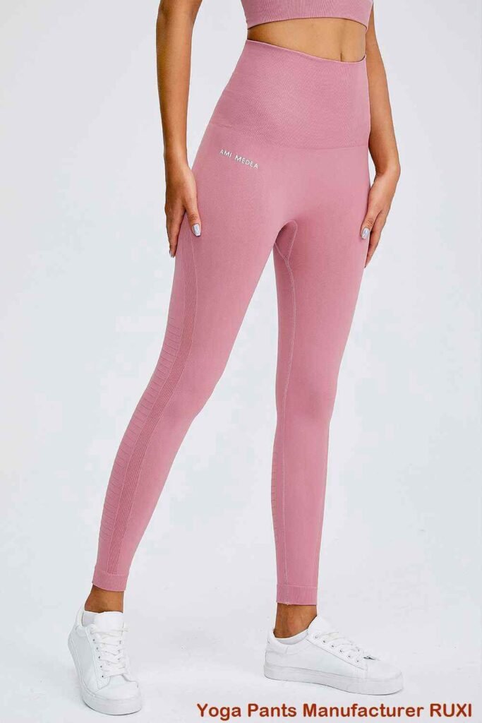 Retro 80s Yoga Outfit for Classic Style and Comfort zn1353