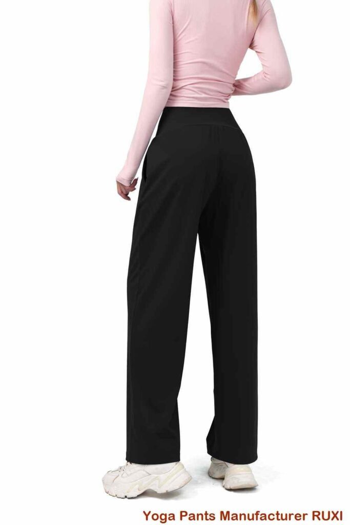 Basketball Shorts Layered with Compression Tights zn3452